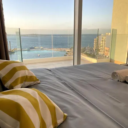 Stunning Sea View شقة *