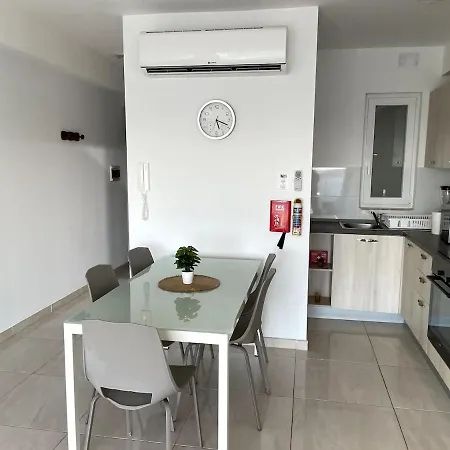 Stunning Sea View Apartment St. Paul's Bay